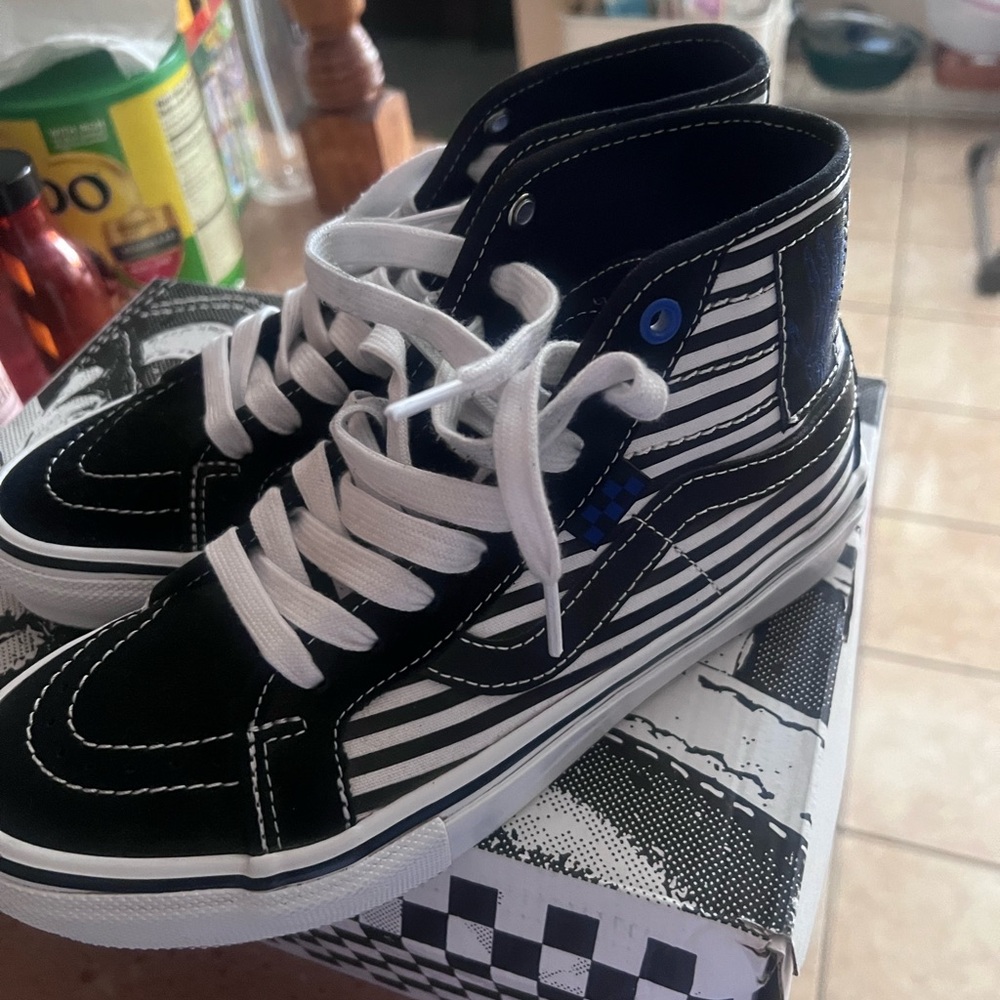7 1/2 The Cher Strauberry Skate Sk8-Hi Decon’s